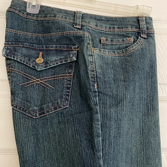 Like new boot cut jeans- size 8 average - Picture 3 of 14